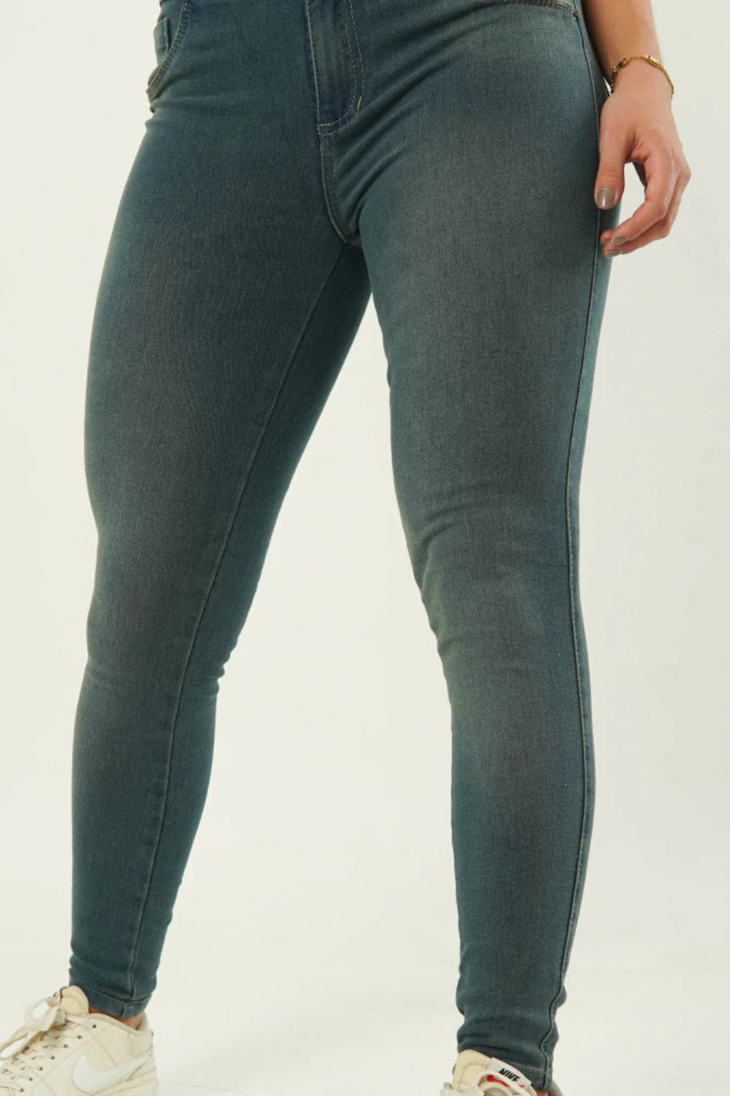 JEAN SKINNY VEGA- (Levanta Cola)