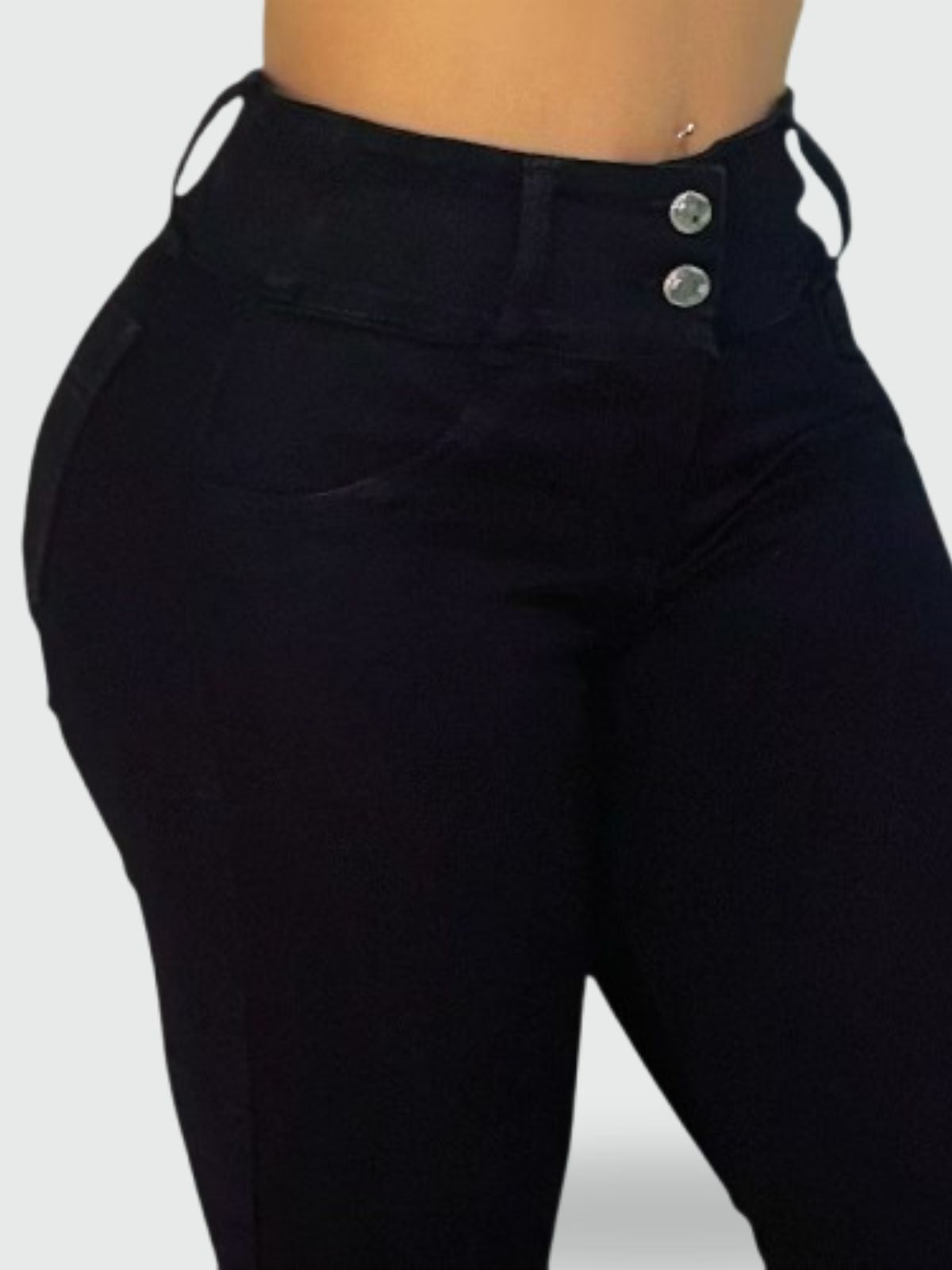 JEAN SKINNY TIRO ALTO LEVANTA COLA NEGRO CLÁSICO (Ref Natalia)