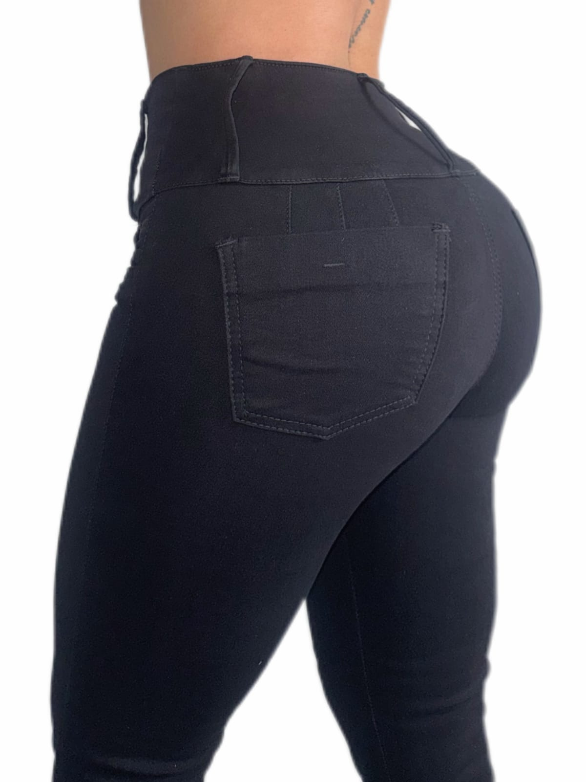 Jean Moldeador Negro Bota Campana