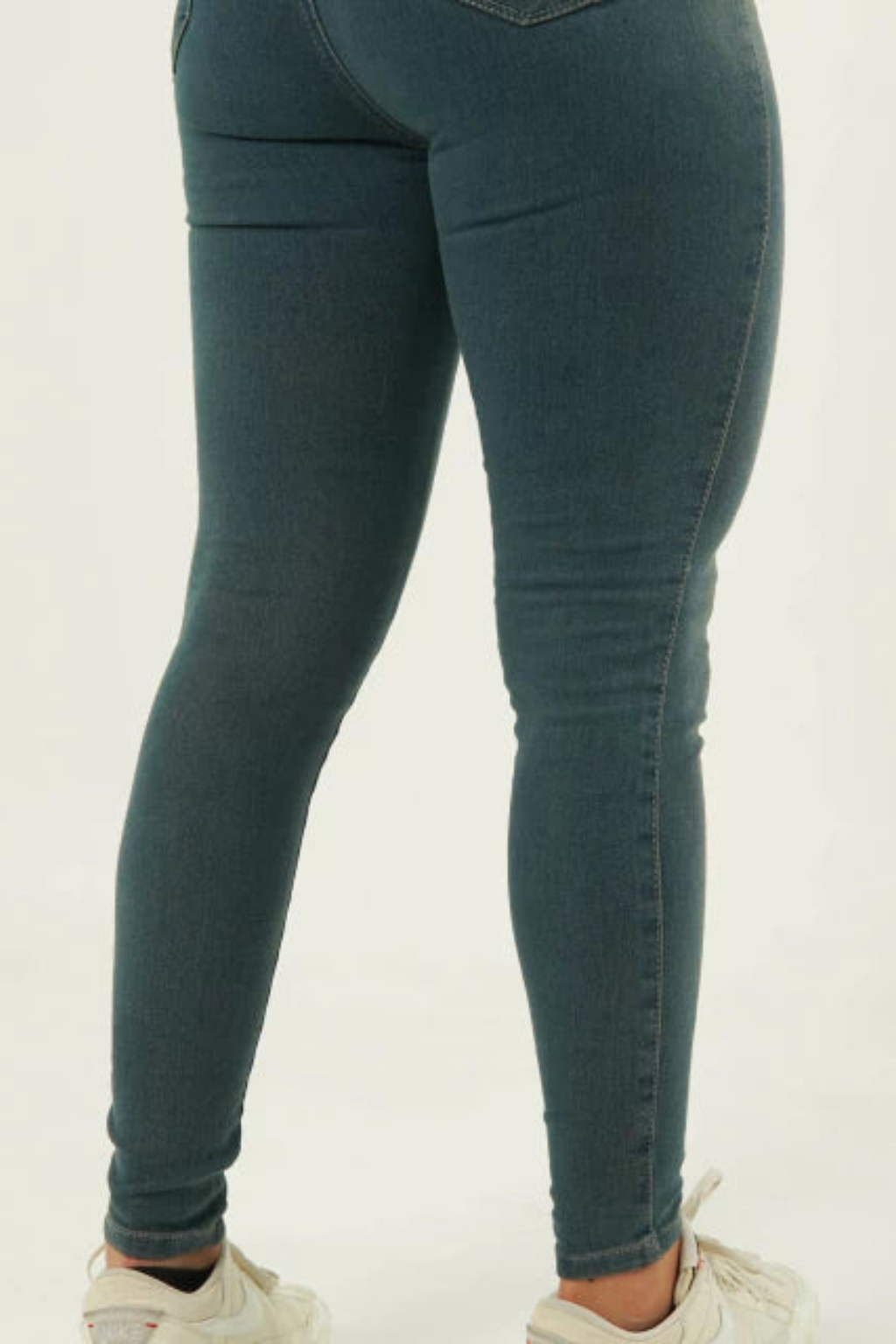 JEAN SKINNY VEGA- (Levanta Cola)