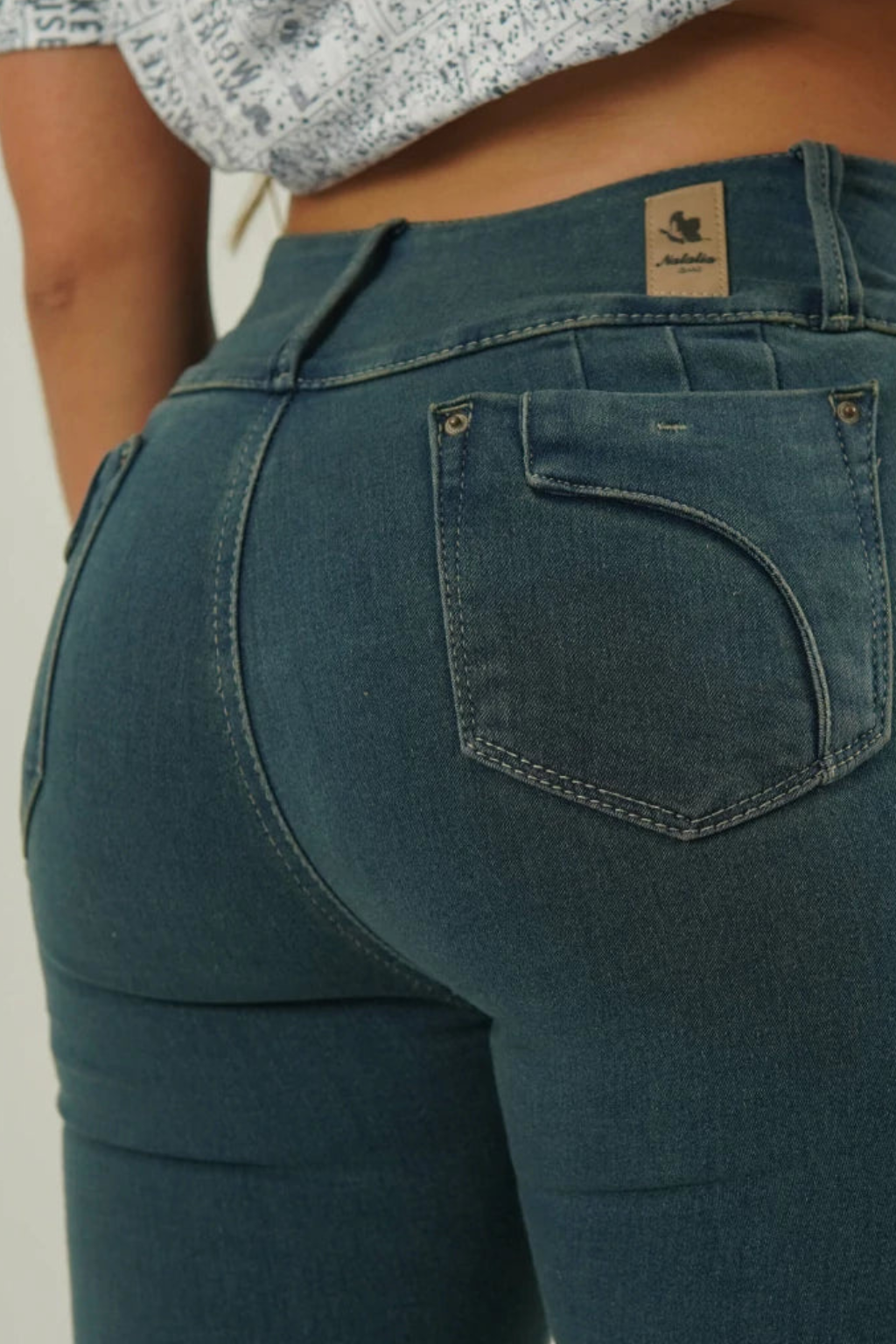 JEAN SKINNY VEGA- (Levanta Cola)