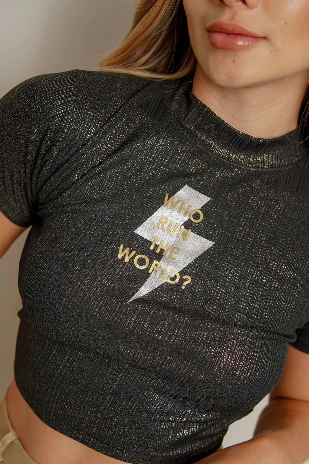 BLUSA RAYO – SOFISTICACIÓN CON ESCOTE EN LA ESPALDA