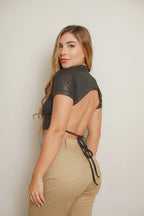 BLUSA RAYO – SOFISTICACIÓN CON ESCOTE EN LA ESPALDA