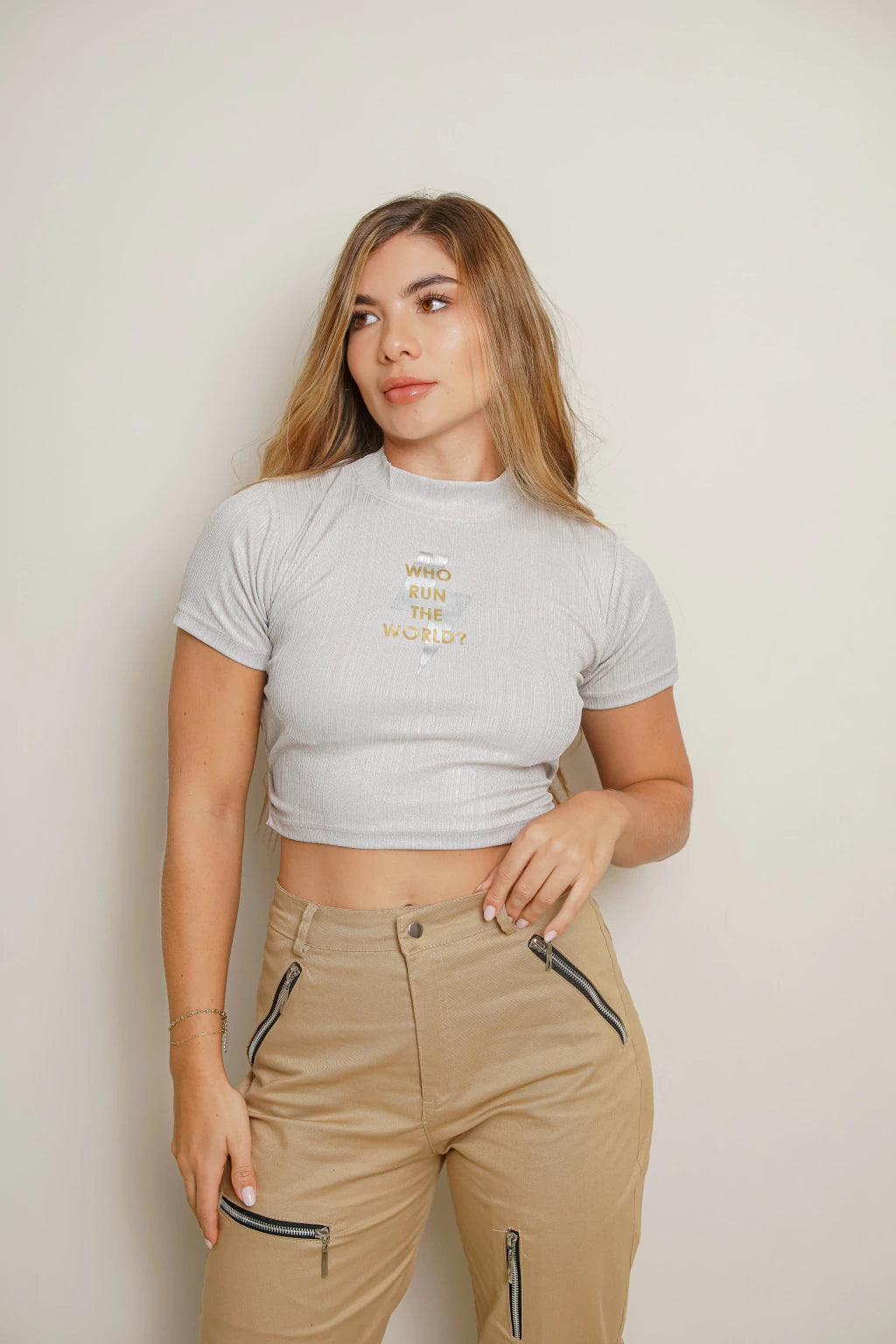 BLUSA RAYO – SOFISTICACIÓN CON ESCOTE EN LA ESPALDA