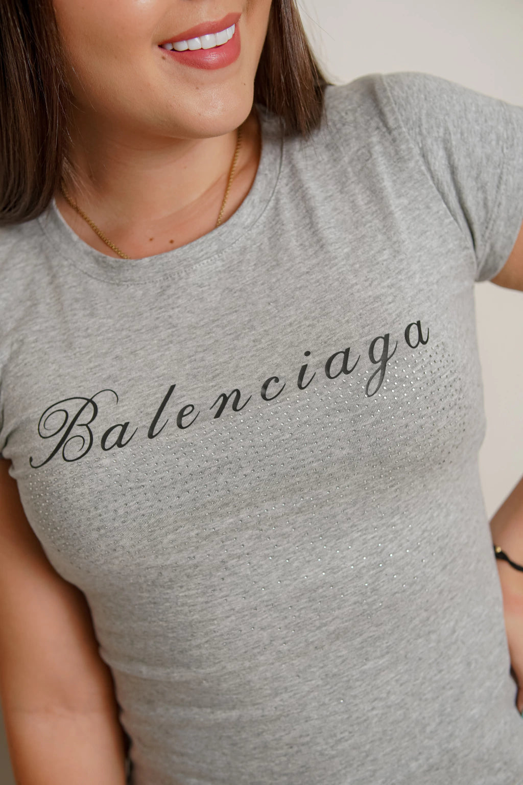 BLUSA BALENCIAGA – SOFISTICACIÓN Y ESTILO PARA CADA DÍA