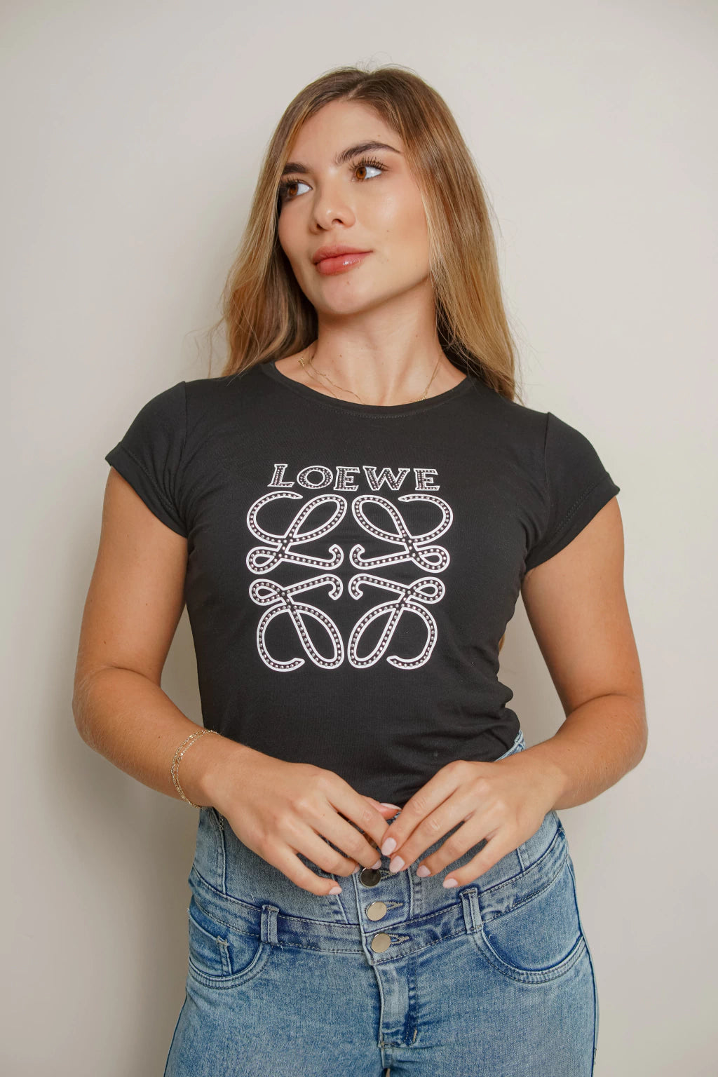 BLUSA LOEWE – ESTILO Y COMODIDAD PARA TODOS LOS DÍAS