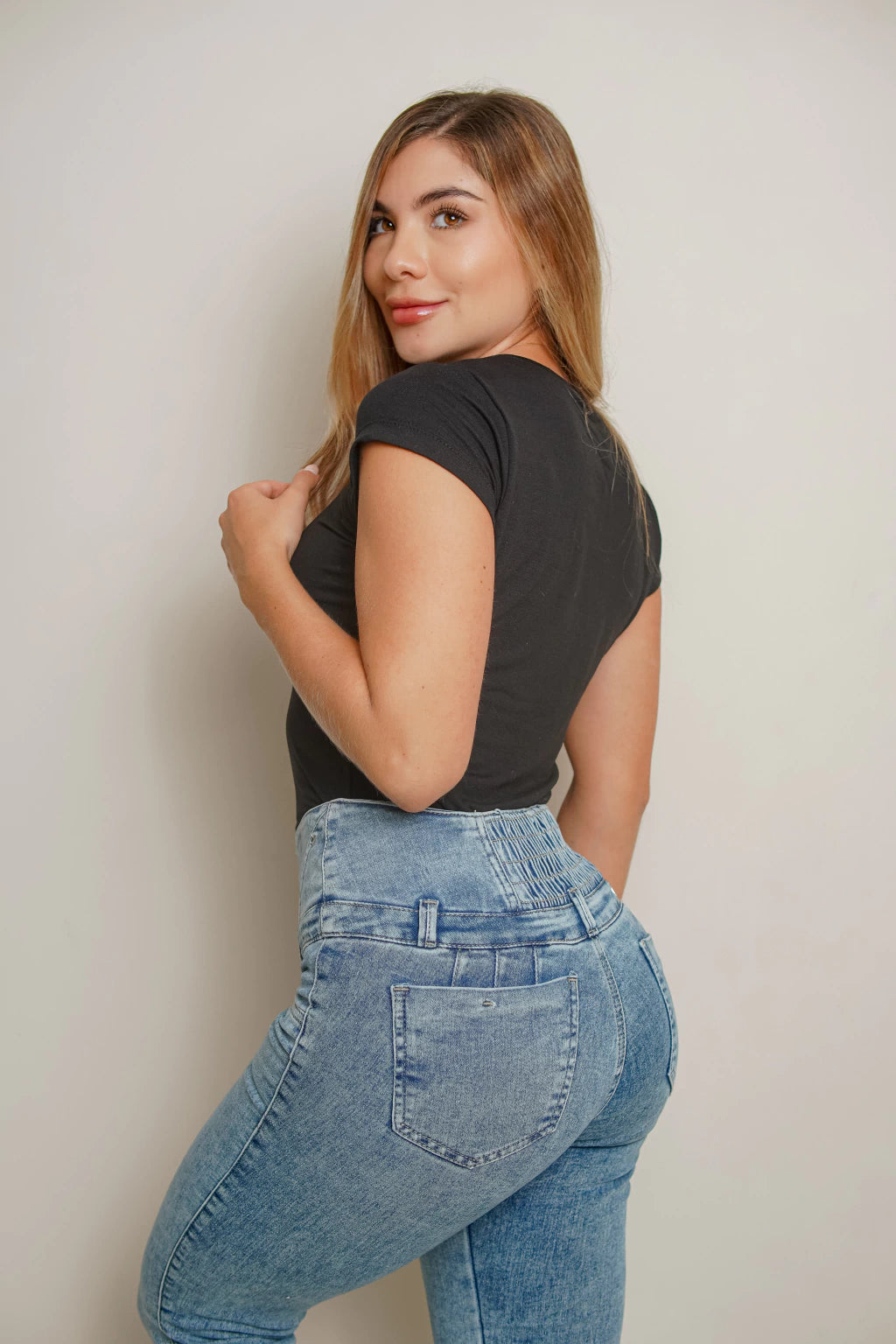 BLUSA LOEWE – ESTILO Y COMODIDAD PARA TODOS LOS DÍAS