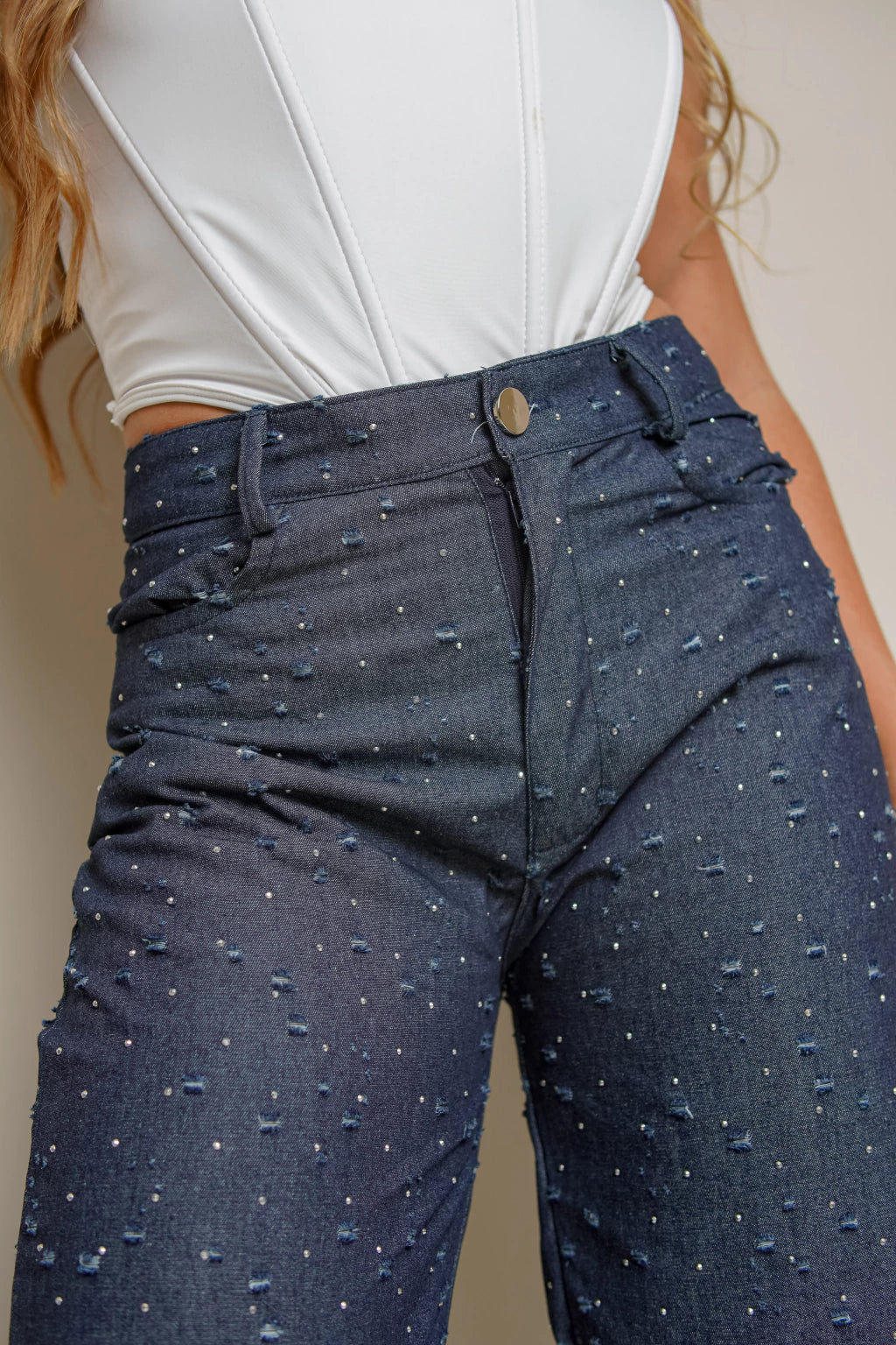 JEAN EN CHAMBRAY CON PEDRERÍA