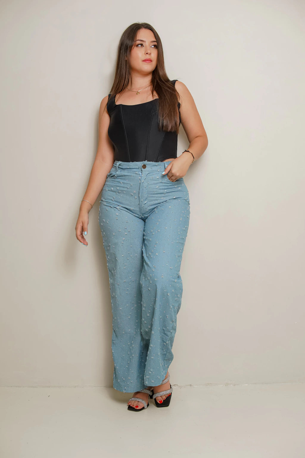 JEAN EN CHAMBRAY CON PEDRERÍA